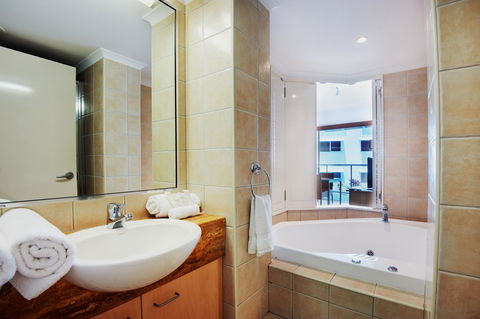 Rolling Surf Resort - Accommodation ACT 8