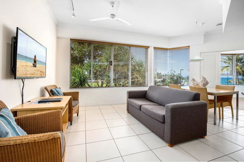Rolling Surf Resort - Accommodation ACT 31