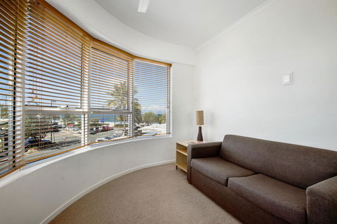 Rolling Surf Resort - Accommodation ACT 29