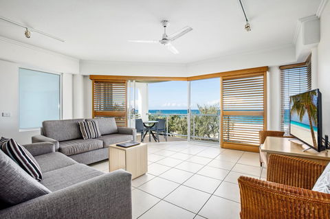 Rolling Surf Resort - Accommodation ACT 11