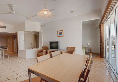 Rolling Surf Resort - Accommodation ACT 40