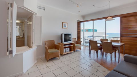 Rolling Surf Resort - Accommodation ACT 42