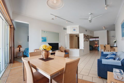 Rolling Surf Resort - Accommodation ACT 20
