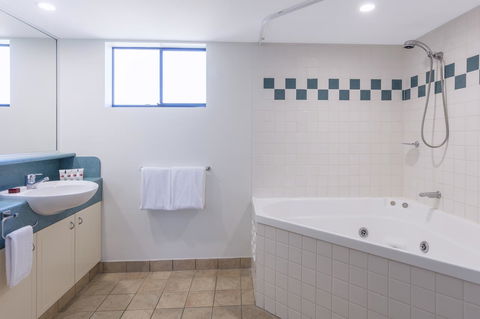 Ramada Resort By Wyndham Golden Beach - Accommodation ACT 30