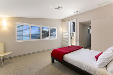 Redvue Holiday Apartments - Accommodation ACT 21