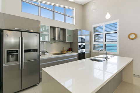 Redvue Holiday Apartments - Accommodation ACT 19