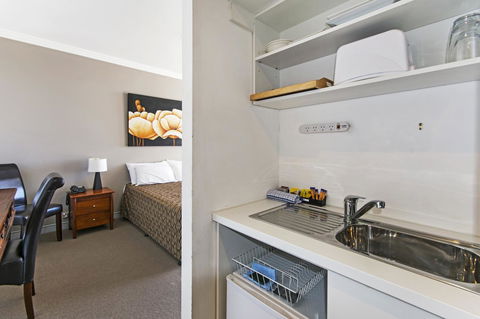 Redvue Holiday Apartments - Accommodation ACT 25