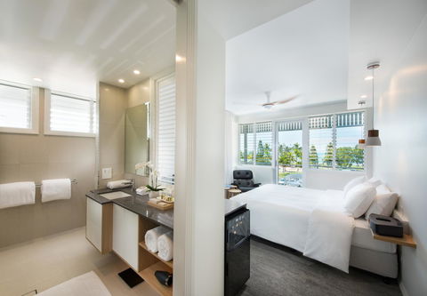 Heart Hotel And Gallery Whitsundays - Accommodation ACT 2