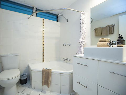 Beach Lodges - Accommodation ACT 26