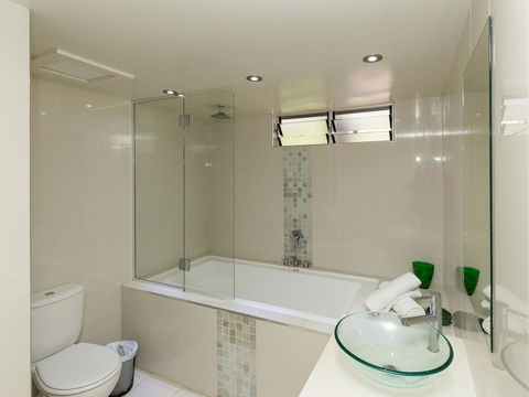 Beach Lodges - Accommodation ACT 12