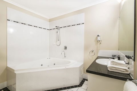 Regal Port Douglas - Accommodation ACT 9