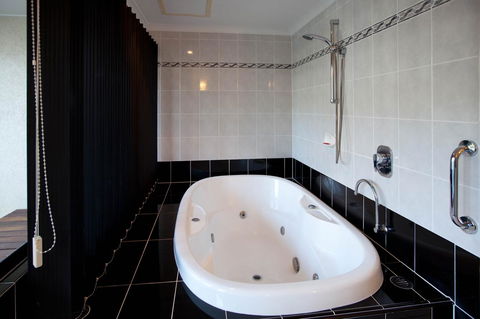 Regal Port Douglas - Accommodation ACT 27