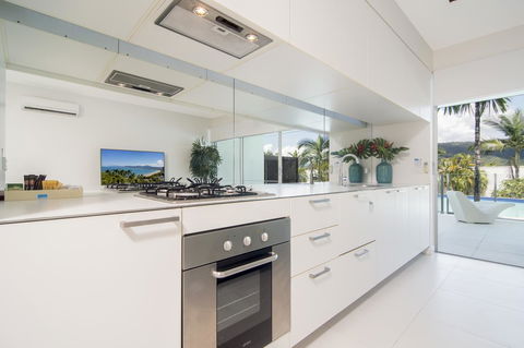 Pool Resort Port Douglas - Accommodation ACT 8