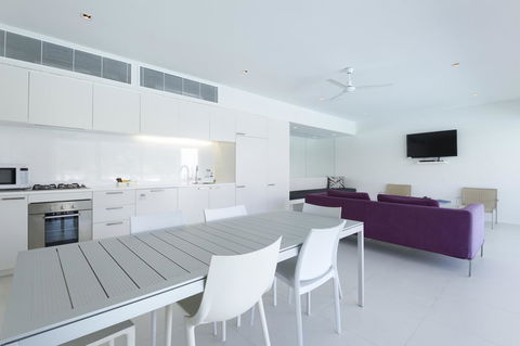 Pool Resort Port Douglas - Accommodation ACT 21