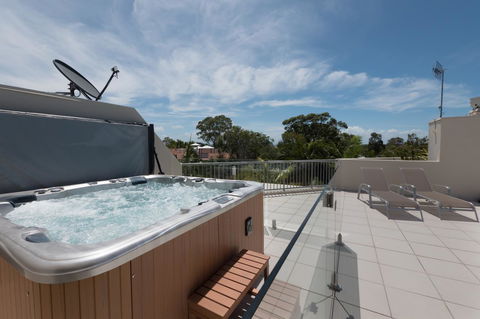 Noosa Tropicana - Accommodation ACT 38