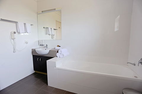 Drovers Motor Inn - Accommodation ACT 12