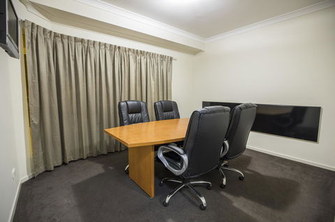 Emerald Maraboon Motor Inn - Accommodation ACT 12