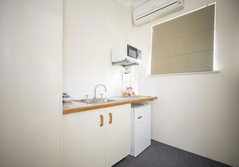 Emerald Maraboon Motor Inn - Accommodation ACT 31