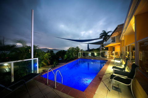 Sunlit Waters Studio Apartments - Accommodation ACT 2