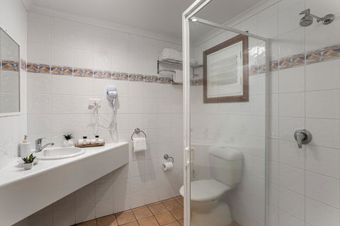 Sunlit Waters Studio Apartments - Accommodation ACT 11