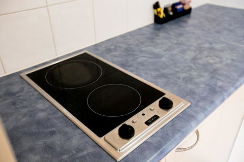 Sunlit Waters Studio Apartments - Accommodation ACT 35