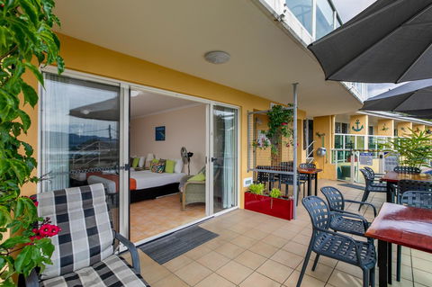 Sunlit Waters Studio Apartments - Accommodation ACT 31