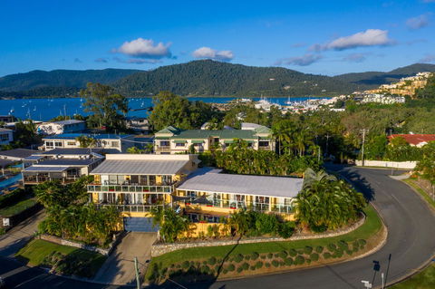 Sunlit Waters Studio Apartments - Accommodation ACT 6