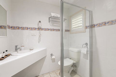 Sunlit Waters Studio Apartments - Accommodation ACT 20