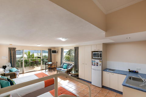 Sunlit Waters Studio Apartments - Accommodation ACT 38