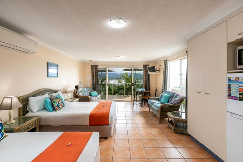 Sunlit Waters Studio Apartments - Accommodation ACT 39