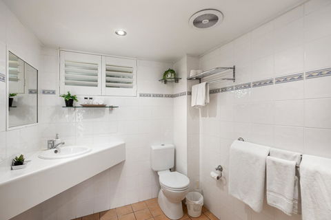 Sunlit Waters Studio Apartments - Accommodation ACT 36