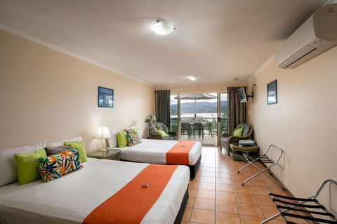 Sunlit Waters Studio Apartments - Accommodation ACT 23