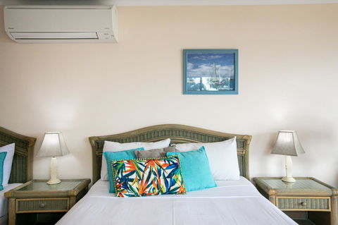Sunlit Waters Studio Apartments - Accommodation ACT 34