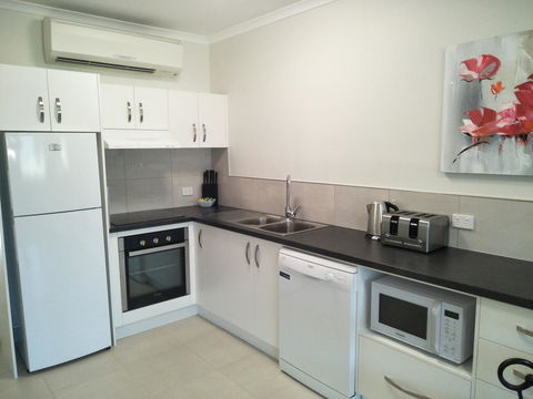 Airlie Seaview Apartments - Accommodation ACT 13