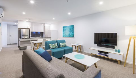Boardwalk Burleigh Beach - Official - Accommodation ACT 17