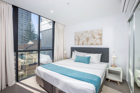 Boardwalk Burleigh Beach - Official - Accommodation ACT 37