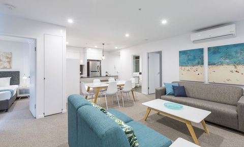 Boardwalk Burleigh Beach - Official - Accommodation ACT 42
