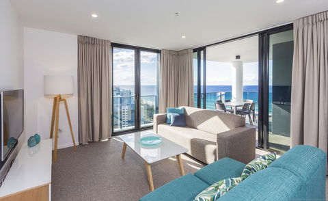 Boardwalk Burleigh Beach - Official - Accommodation ACT 1