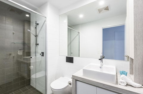 Boardwalk Burleigh Beach - Official - Accommodation ACT 33