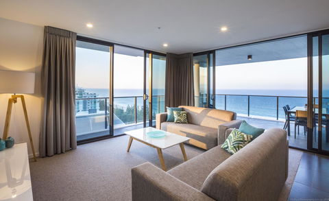 Boardwalk Burleigh Beach - Official - Accommodation ACT 6