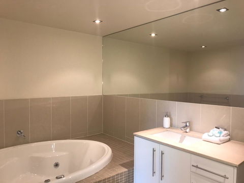 Proximity Waterfront Apartments - Accommodation ACT 12