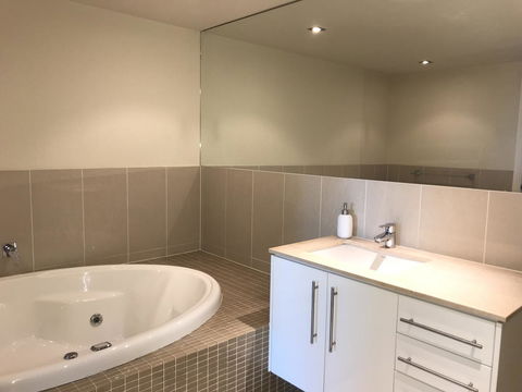 Proximity Waterfront Apartments - Accommodation ACT 22