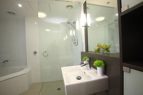 Monaco Caloundra - Accommodation ACT 35