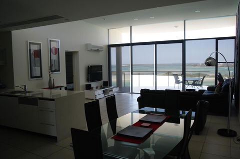 Monaco Caloundra - Accommodation ACT 43