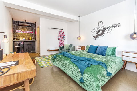 The Pink Hotel Coolangatta - Accommodation ACT 27