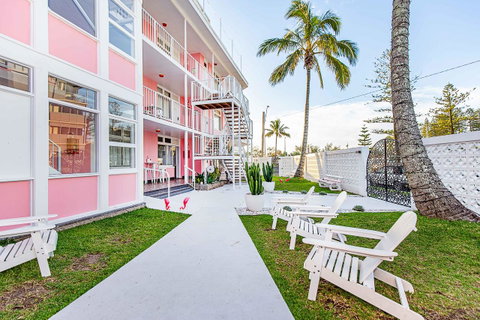 The Pink Hotel Coolangatta - Accommodation ACT 2