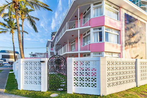The Pink Hotel Coolangatta - Accommodation ACT 1