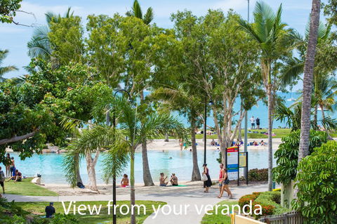 Montipora Unit 3 - In The Heart Of Airlie, Wi-fi And Netflix - Accommodation ACT 0
