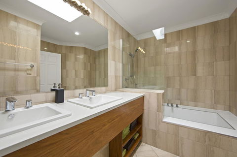 Montipora Unit 3 - In The Heart Of Airlie, Wi-fi And Netflix - Accommodation ACT 8