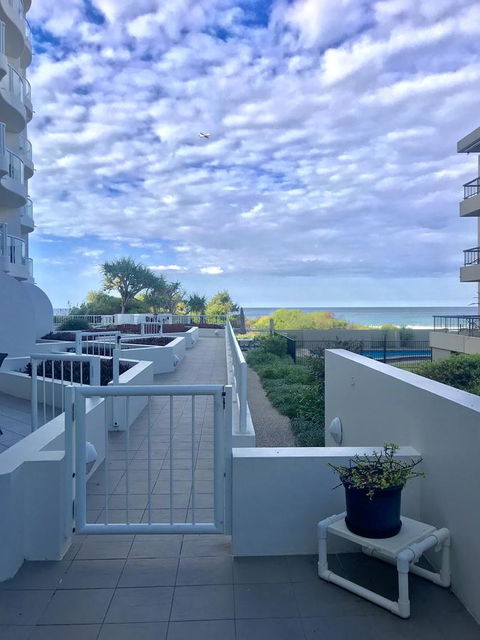 Regency On The Beach - Accommodation ACT 8